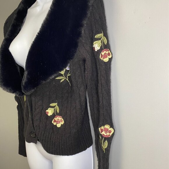 Forever 21 Y2K Floral Faux Fur Emboidered Cableknit Long Sleeve Cardigan Size M - Picture 2 of 6
